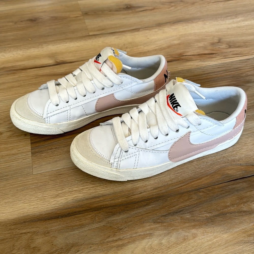 Women's Nike Blazer Low '77 Jumbo Shoes size 9